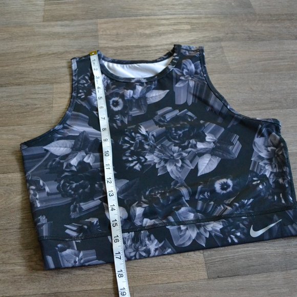 Nike Dri-fit Epic Lux Grey Floral Highneck Crop Top Size Large - Picture 8 of 9